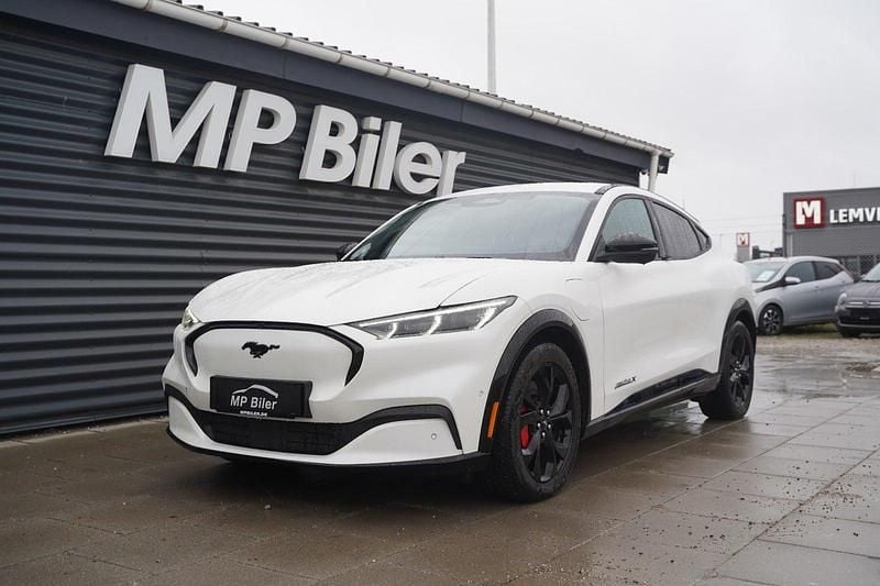Hvid Brugt 2024 Ford Mustang Mach-E Extended Range SUV | 284.900 kr. (Fair pris) - Billede 1/4