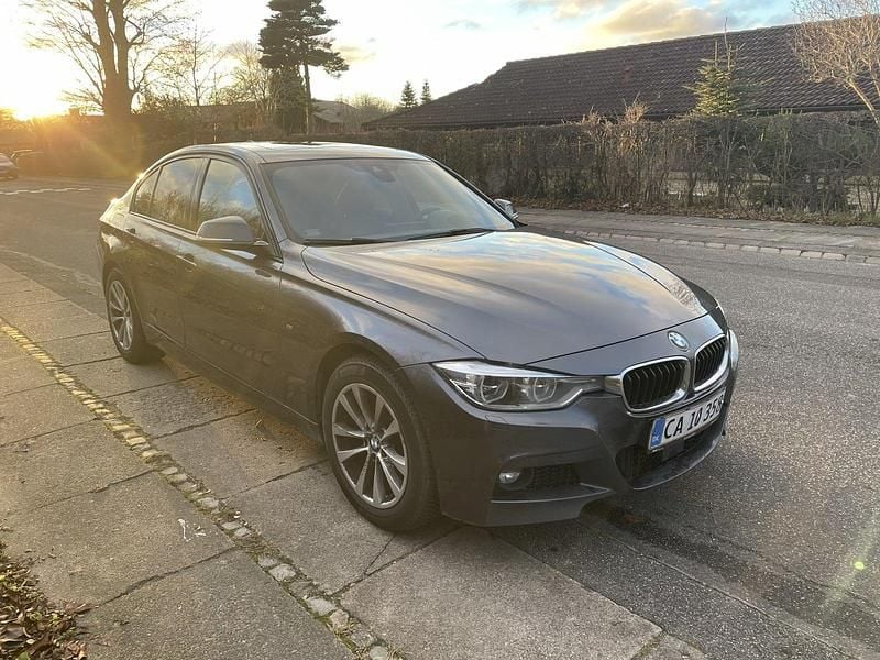 Mørkgrå Brugt 2015 BMW 330 M Sport Sedan | 249.900 kr. - Billede 1/4