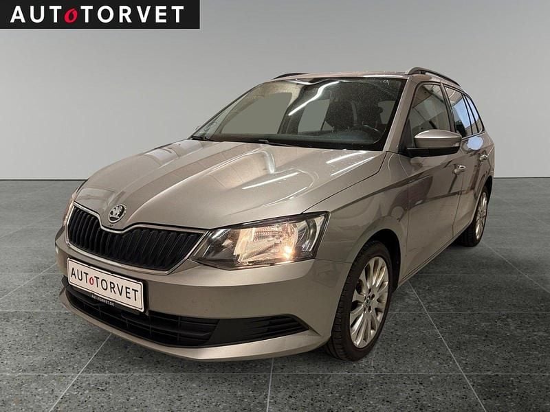 Champagnemetal Brugt 2017 Skoda Fabia Ambition Stationcar | 69.700 kr. (God pris) - Billede 1/4