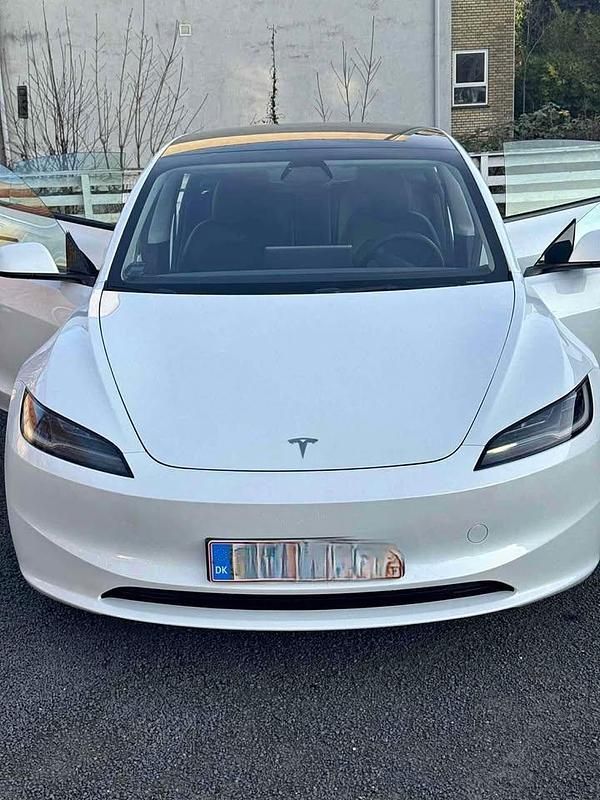 Brugt 2024 Tesla Model 3 RWD Sedan | 245.999 kr. (Super pris) - Billede 1/4