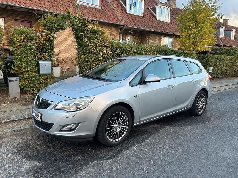 Gråmetal Brugt 2011 Opel Astra Enjoy Stationcar | 50.900 kr. (God pris) - Billede 1/4