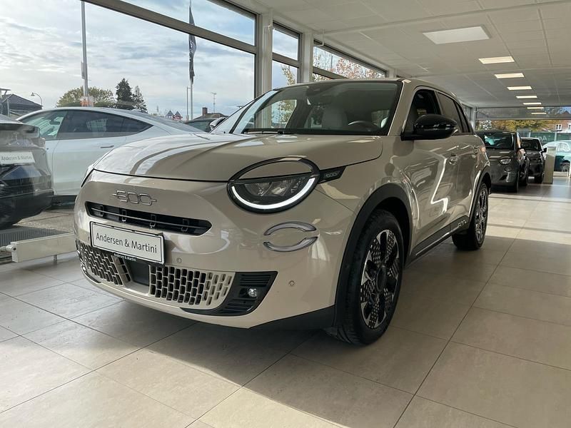 Beige Brugt 2024 Fiat 600E La Prima SUV | 192.900 kr. (Fair pris) - Billede 1/4