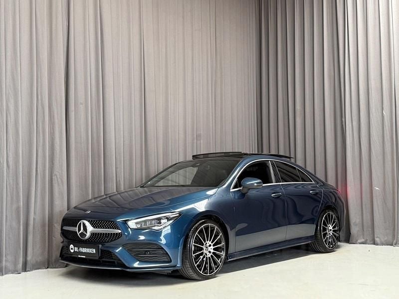 Blåmetal Brugt 2020 Mercedes CLA220 AMG line Sedan | 319.900 kr. - Billede 1/4