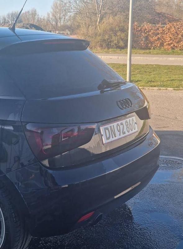 Brugt Audi A1 Comfort 86 HK (63 kW) 2010 Sort Hatchback
