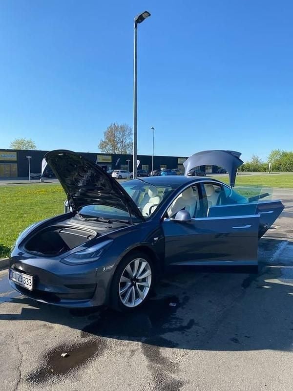 Grå Brugt 2020 Tesla Model 3 Standard Range Plus Sedan | 178.000 kr. (Fair pris) - Billede 1/4