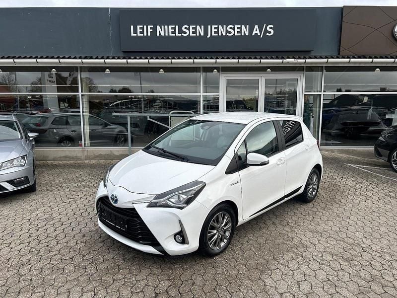 Hvid Brugt 2017 Toyota Yaris Hybrid H2 Hatchback | 109.900 kr. (God pris) - Billede 1/4
