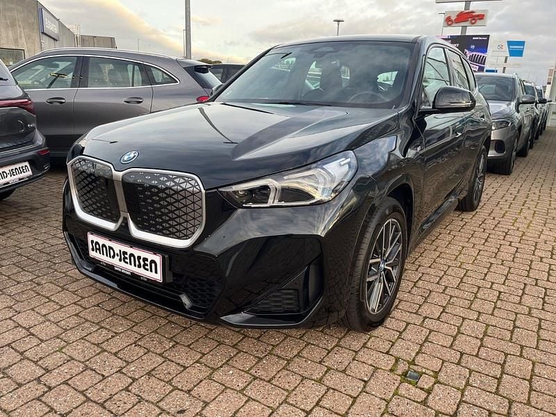 Sortmetal Brugt 2024 BMW iX1 M Sport SUV | 279.900 kr. - Billede 1/4