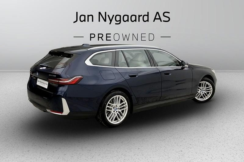 Ny BMW i5 Sport Line 250 kW (340 HK) 2025 Mørkblåmetal Sedan