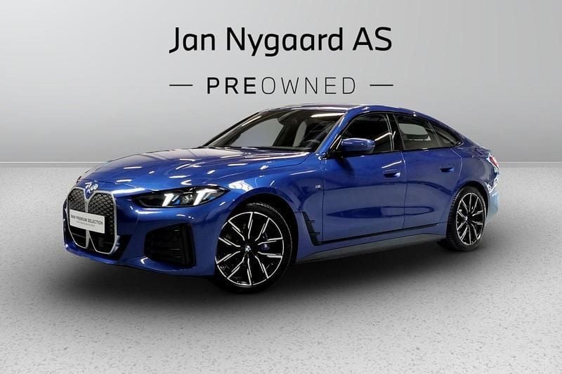 Blåmetal Brugt 2025 BMW i4 M Sport Sedan | 439.000 kr. (Fair pris) - Billede 1/3