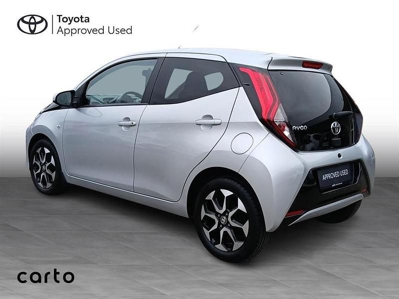 Brugt Toyota Aygo x-press 72 HK (52 kW) 2021 1e7 silver sparkle Hatchback