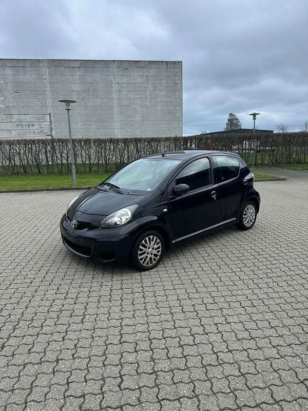 Brugt 2010 Toyota Aygo Hatchback | 19.999 kr. (God pris) - Billede 1/4