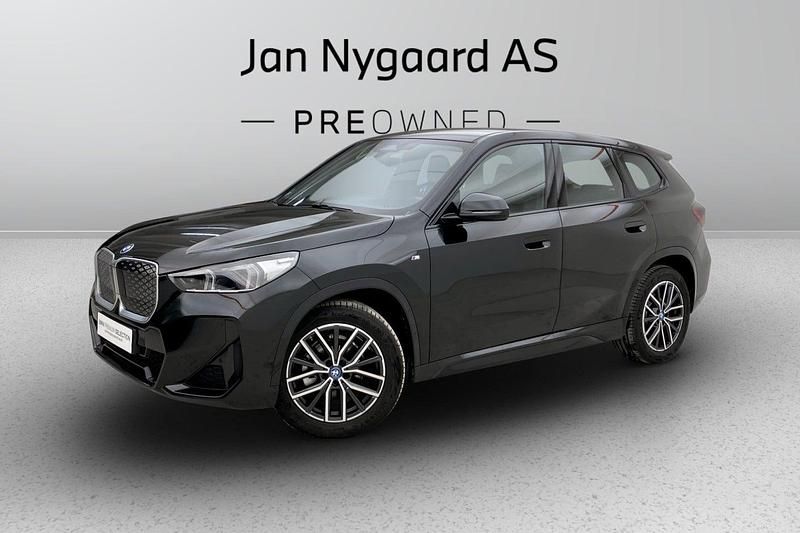 Sortmetal Brugt 2024 BMW iX1 M Sport SUV | 349.000 kr. (Fair pris) - Billede 1/3