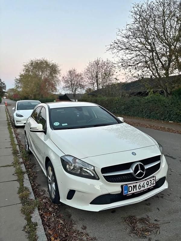 Hvid Brugt 2016 Mercedes A200 Hatchback | 135.000 kr. (God pris) - Billede 1/4
