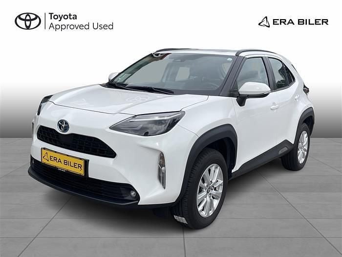 Hvid / pure white Brugt 2023 Toyota Yaris Cross Comfort SUV | 154.900 kr. - Billede 1/4