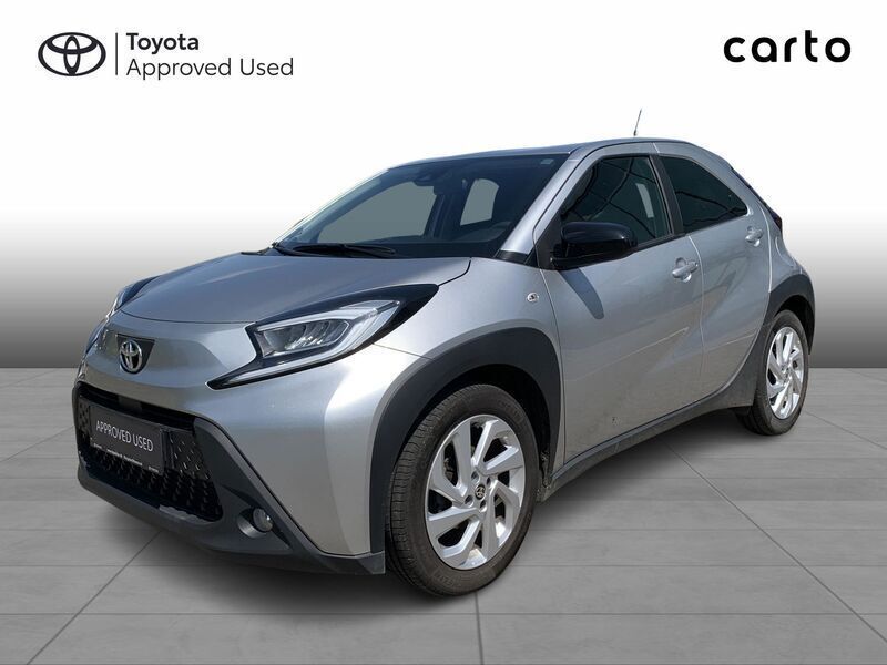 1l0 shimmering silver Brugt 2022 Toyota Aygo Active Hatchback | 124.900 kr. (Fair pris) - Billede 1/3