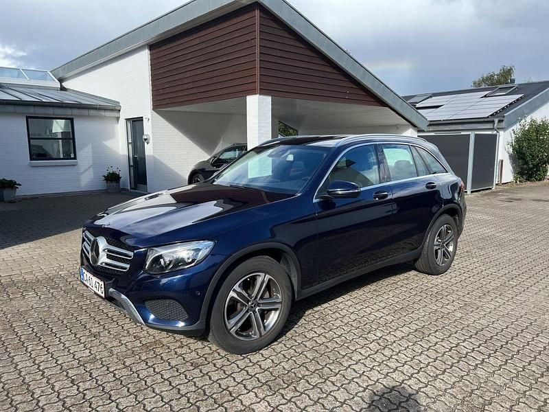 Mørkblåmetal Brugt 2018 Mercedes GLC300 SUV | 389.900 kr. - Billede 1/4