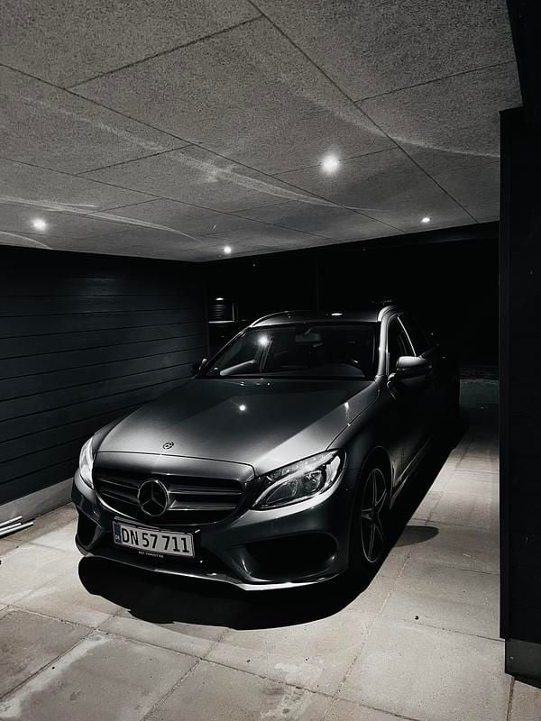 Grå Brugt 2018 Mercedes C220 AMG line Stationcar | 210.100 kr. (Lidt for dyr) - Billede 1/3