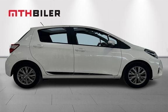 Brugt Toyota Yaris H2 100 HK (73 kW) 2017 3p0 fire red Hatchback