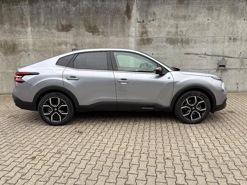 Brugt Citroën e-C4 Shine 100 kW (136 HK) 2023 Sortmetal Sedan