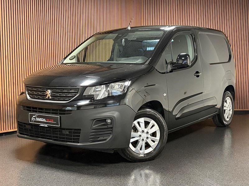 Sort Brugt 2021 Peugeot E-Partner Ultimate MPV | 134.995 kr. - Billede 1/4