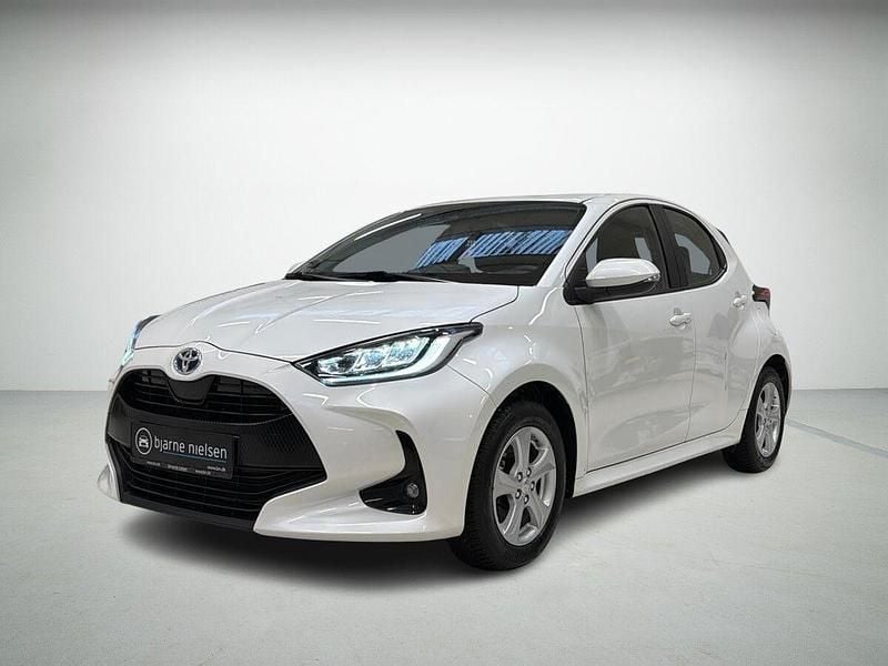 Hvidmetal Brugt 2023 Toyota Yaris Hybrid Active Hatchback | 199.800 kr. (God pris) - Billede 1/4
