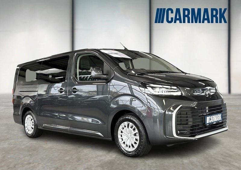 Gråmetal Ny 2024 Toyota Proace Verso Stationcar | 328.900 kr. (Super pris) - Billede 1/4