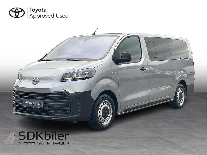 Sølv Brugt 2024 Toyota Proace Verso Stationcar | 524.900 kr. - Billede 1/3