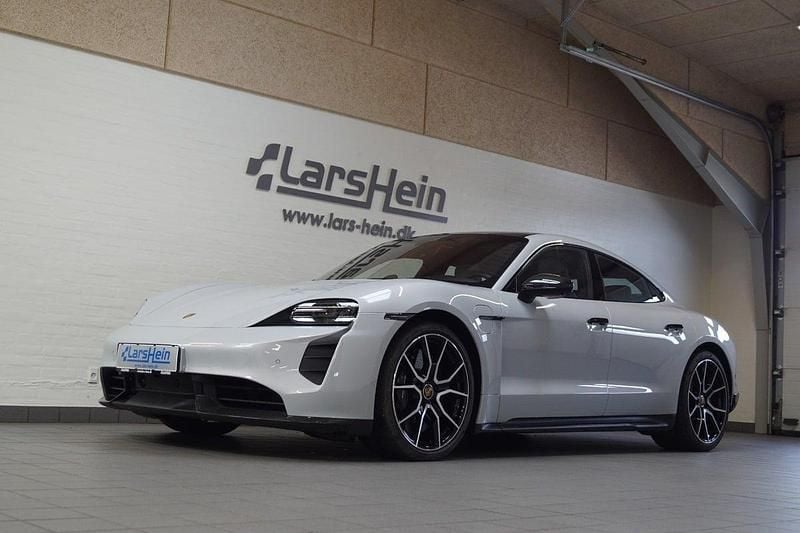 Gråmetal Brugt 2022 Porsche Taycan Turbo S Performance Package Sedan | 1.059.800 kr. - Billede 1/4