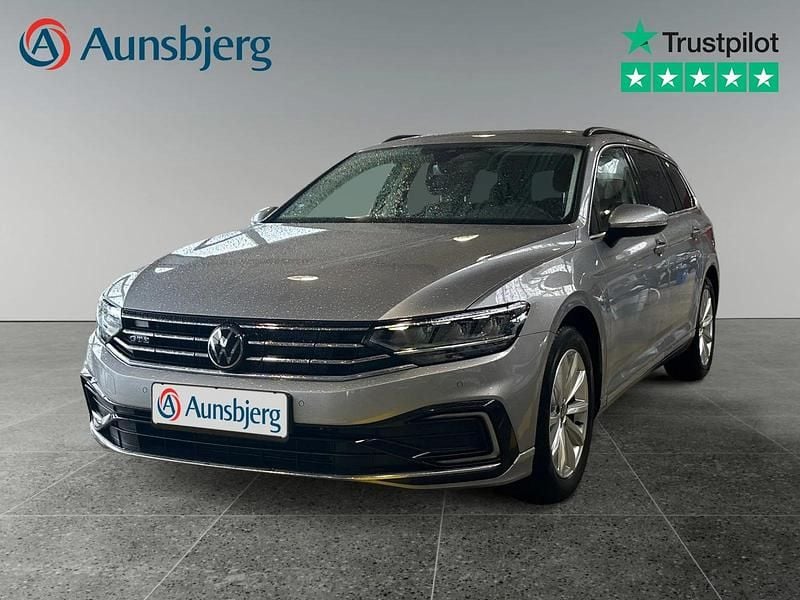 Sølv metal Brugt 2021 VW Passat GTE Stationcar | 219.900 kr. (Fair pris) - Billede 1/4