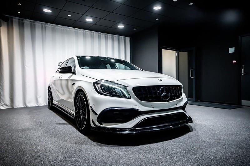 Farve: perlemorshvid Brugt 2017 Mercedes A45 AMG AMG | 493.250 kr. - Billede 1/4