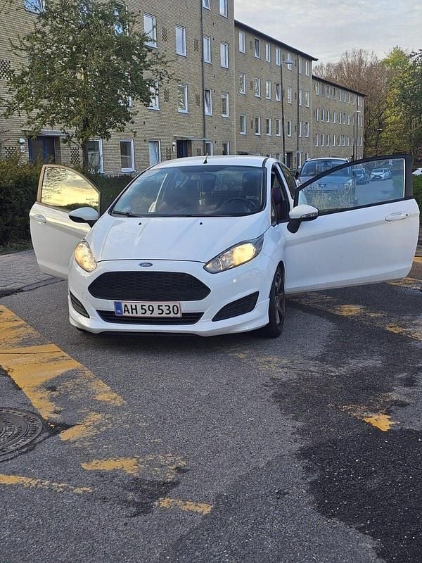 Hvid Brugt 2013 Ford Fiesta Trend Hatchback | 39.900 kr. (Fair pris) - Billede 1/3