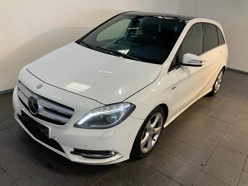 Hvid Brugt 2012 Mercedes B200 MPV | 29.900 kr. (Lidt for dyr) - Billede 1/4