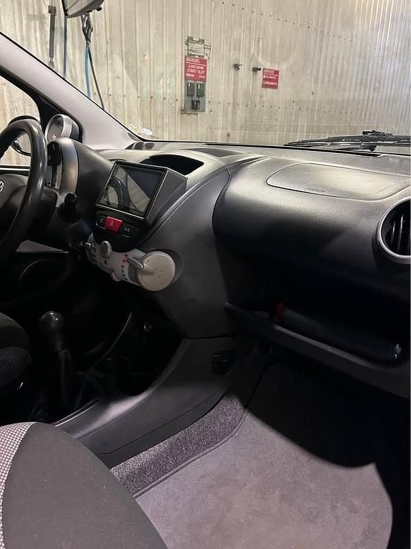 Brugt Toyota Aygo 68 HK (50 kW) 2013 Hvid Hatchback