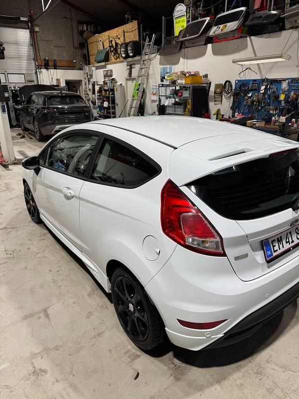Brugt Ford Fiesta Sport 125 HK (91 kW) 2014 Hvid Hatchback