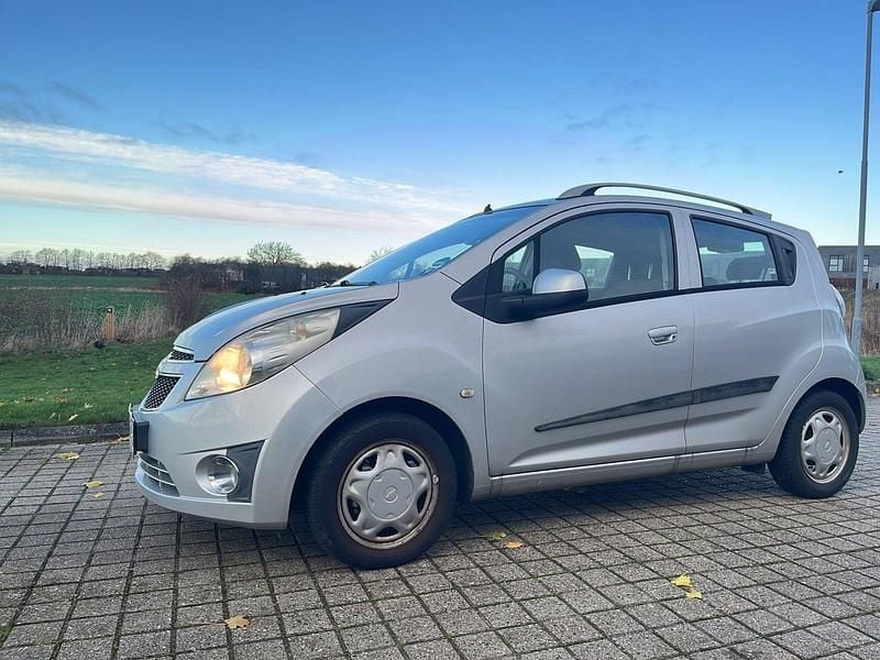 Gråmetal Brugt 2012 Chevrolet Spark LS Hatchback | 24.900 kr. (Fair pris) - Billede 1/4