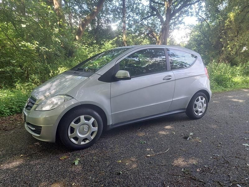 Farve: sølvmetal Brugt 2009 Mercedes A160 Elegance Hatchback | 52.900 kr. - Billede 1/4