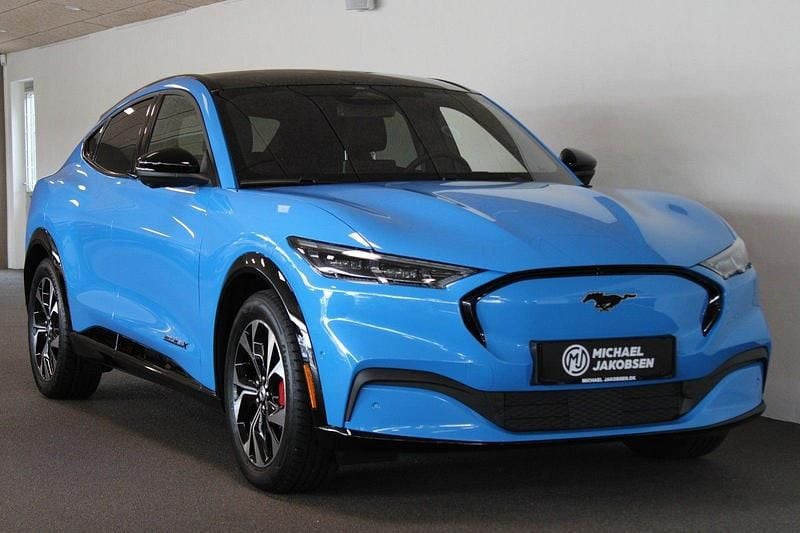 Blåmetal Brugt 2024 Ford Mustang Mach-E Extended Range SUV | 319.900 kr. (Fair pris) - Billede 1/4