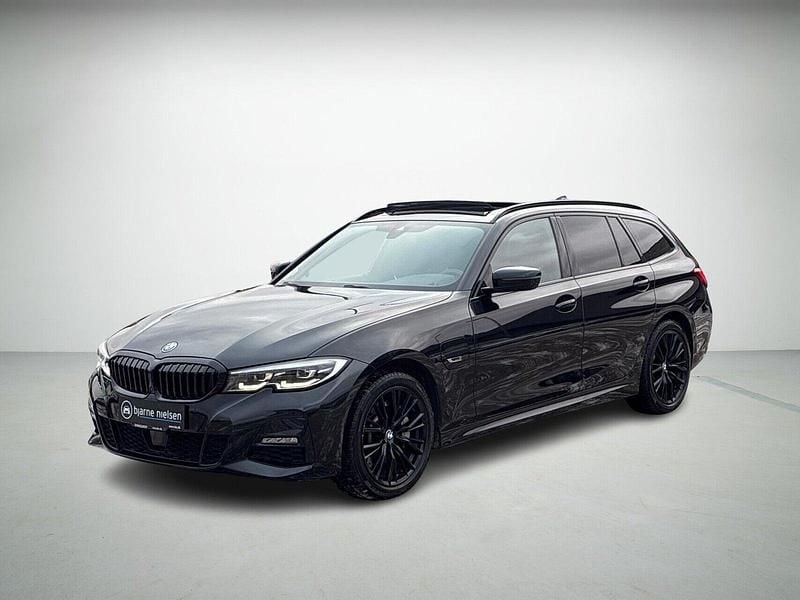 Sortmetal Brugt 2021 BMW 330e M Sport Stationcar | 359.900 kr. (Dyr) - Billede 1/4