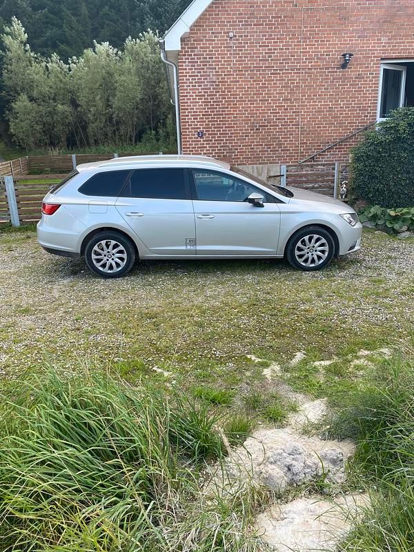 Sølvmetal Brugt 2014 Seat Leon ST Style Stationcar | 32.000 kr. - Billede 1/8