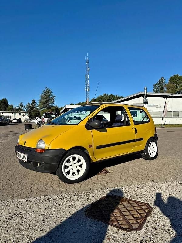 Brugt Renault Twingo 54 HK (39 kW) 1996 Gul Hatchback