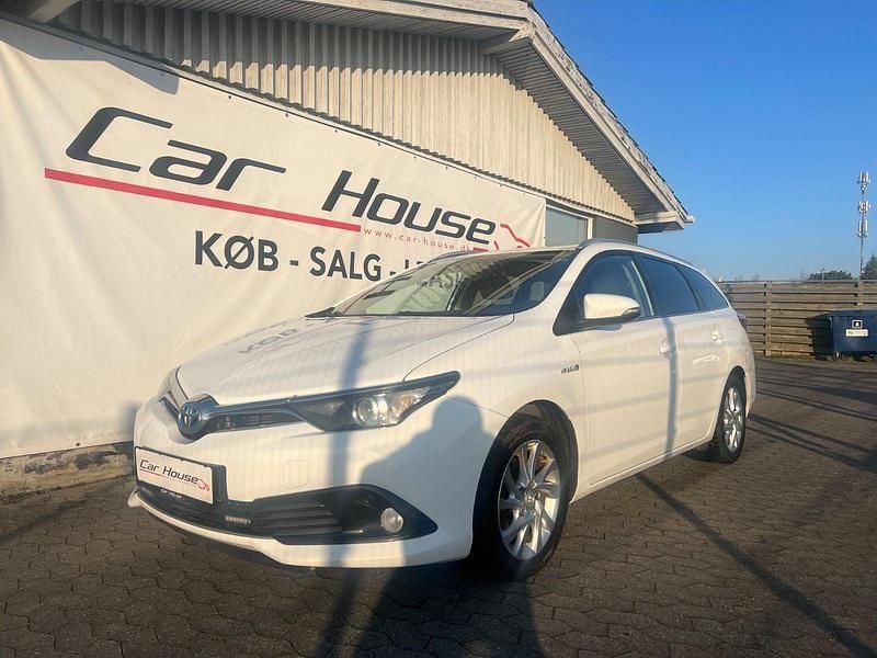 Hvidmetal Brugt 2015 Toyota Auris H2 Stationcar | 50.000 kr. - Billede 1/4