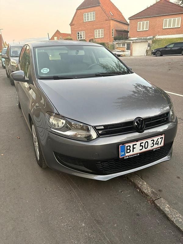 Grå Brugt 2010 VW Polo Comfortline Hatchback | 49.000 kr. (Fair pris) - Billede 1/4