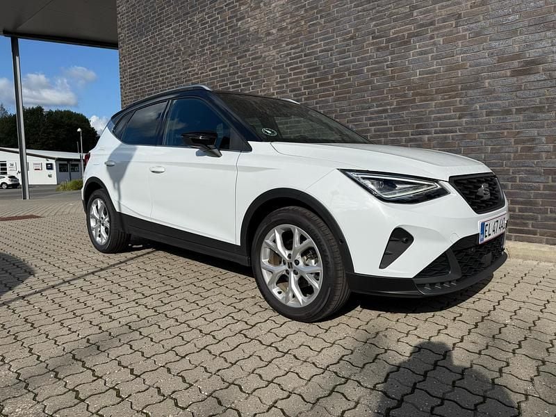 Nevada white med sort tag Brugt 2025 Seat Arona FR SUV | 284.900 kr. - Billede 1/4