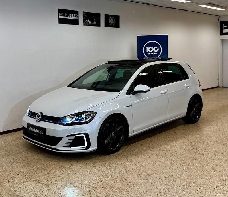 Hvid Brugt 2018 VW Golf VII GTE Hatchback | 169.600 kr. (Lidt for dyr) - Billede 1/4