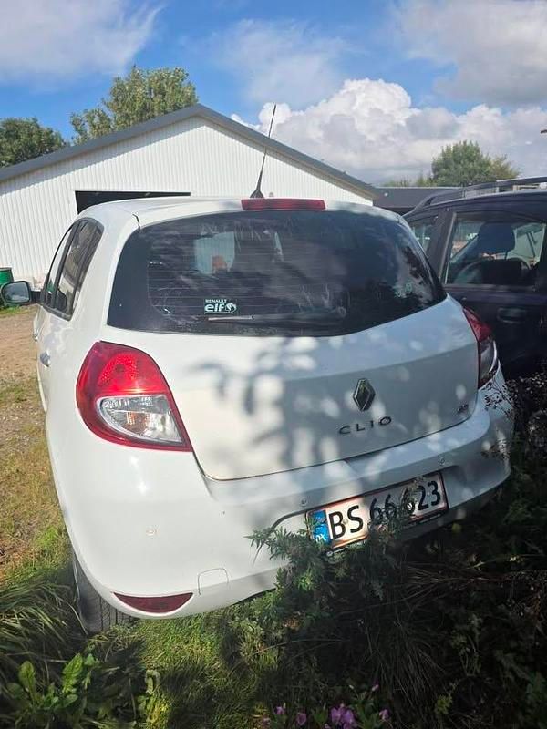 Brugt Renault Clio III 75 HK (55 kW) 2011 Hatchback