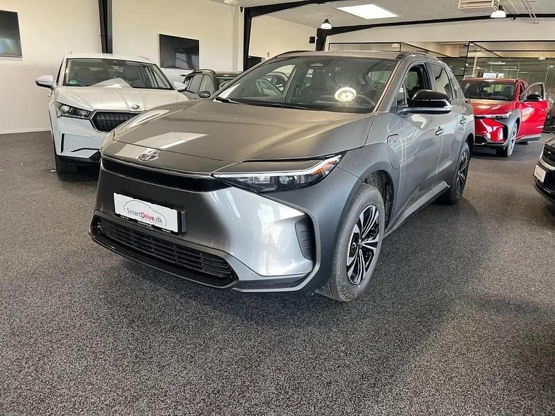 Gråmetal Ny 2025 Toyota bZ4X Comfort SUV | 274.900 kr. (Fair pris) - Billede 1/4