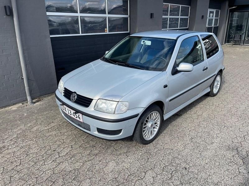 Sølvmetal Brugt 2000 VW Polo Comfortline | 15.000 kr. - Billede 1/4