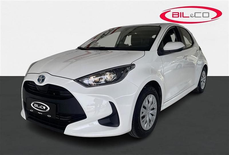 Hvid Brugt 2023 Toyota Yaris Hybrid Comfort Hatchback | 198.900 kr. (Fair pris) - Billede 1/3