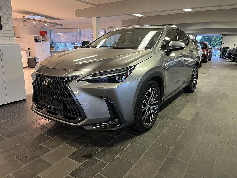 Sølvmetal Brugt 2022 Lexus NX450h+ Luxury Line SUV | 339.900 kr. - Billede 1/4