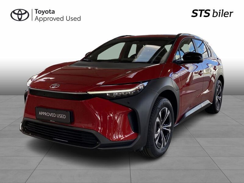3u5 flame red Brugt 2024 Toyota bZ4X SUV | 289.900 kr. (Fair pris) - Billede 1/3